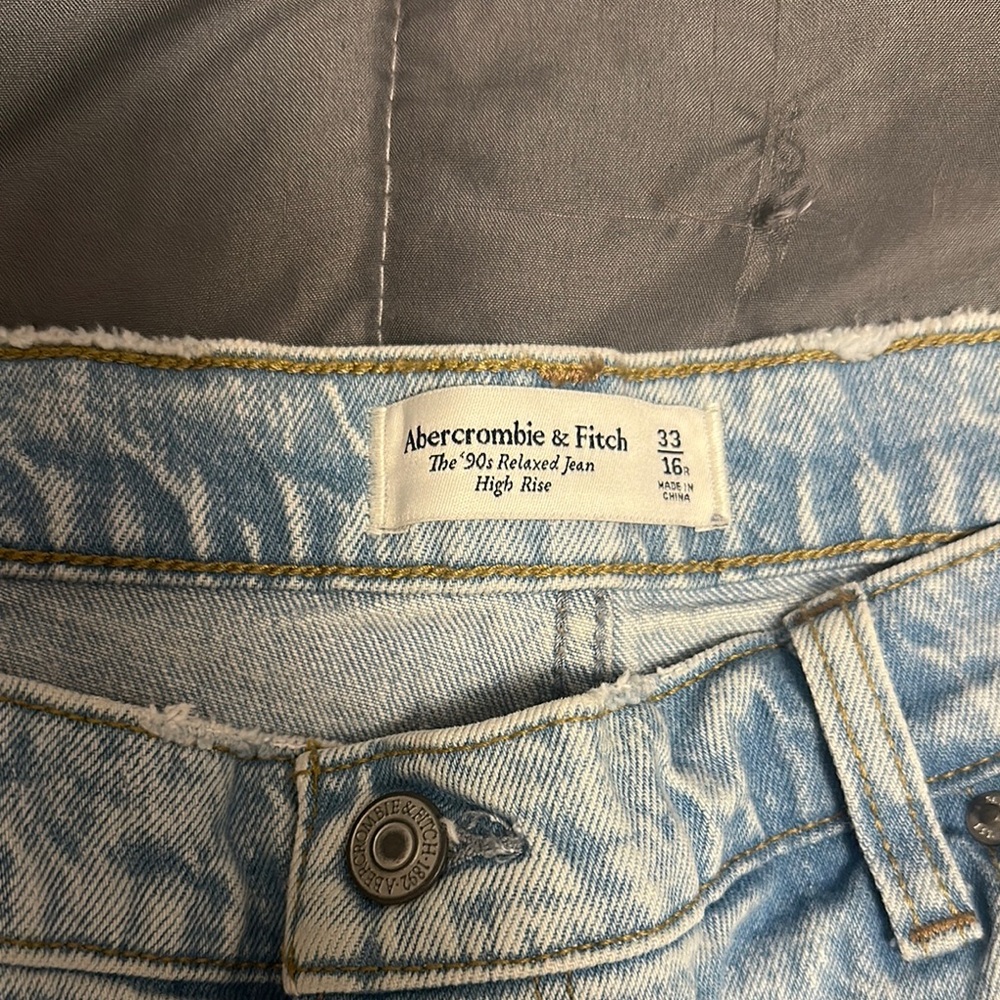 Abercrombie & Fitch Light Wash Straight Leg Jeans - Picture 2 of 3